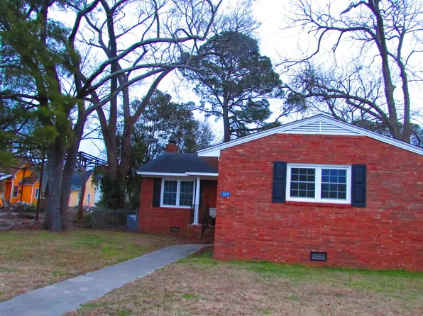 209 SE Center Street, Mount Olive, NC 28365