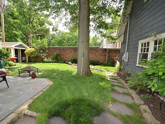 3rd image of 13401 Lake Shore Blvd APT 7