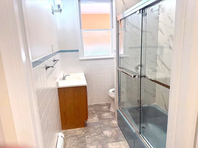 210-212 Maple St #2 — Photo 9