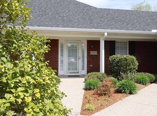 10019 Chenoweth Vista Way, Louisville, KY 40299