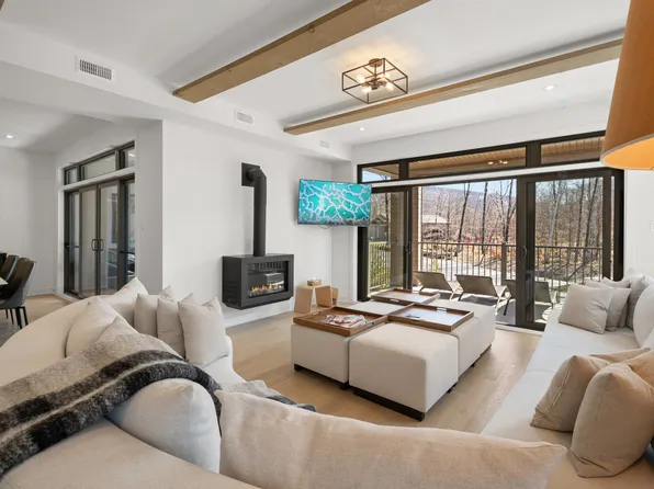 3040 Allae Du Valais #105, Mont Tremblant, QC J8E 1C6