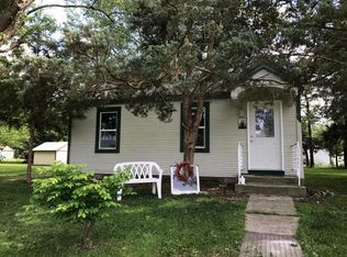 708 W Jackson Ave, Altamont, IL 62411