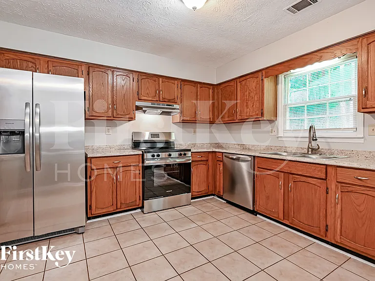 3900 Hadley Farm Dr — Photo 7