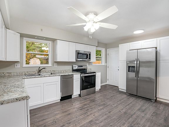 5th image of 10103 Squire Dr