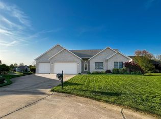 13 Oak Wood Ct, Maryville, IL 62062