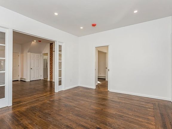5th image of 14 S Stone Ave Floor 1