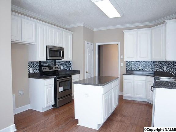 4th image of 136 Cannes Dr SE
