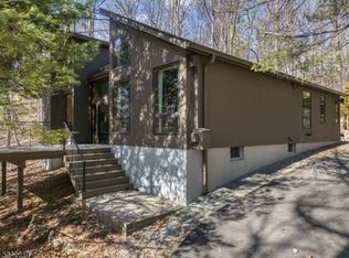 18 Dinner Pot Rd, Califon, NJ 07830