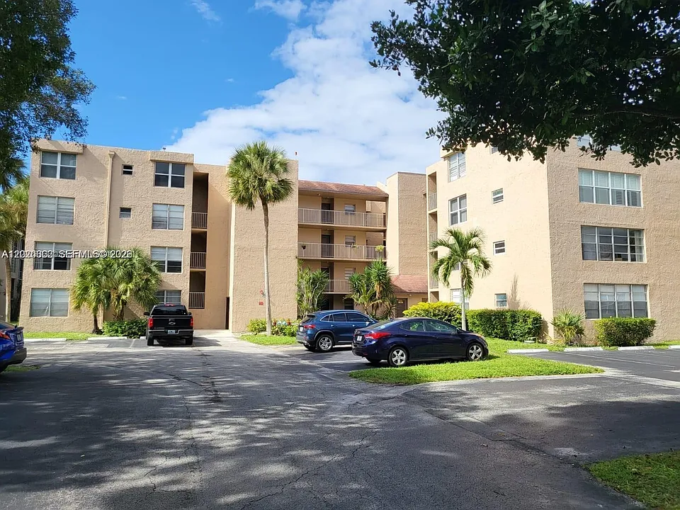 9440 Live Oak Pl #201