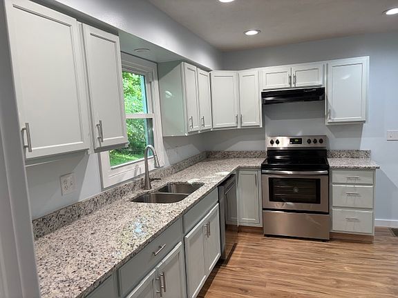 3rd image of 313 W North St