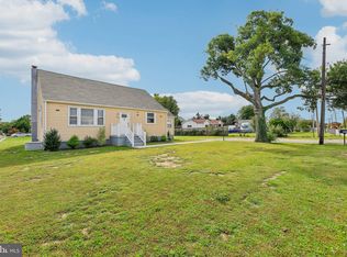 903 Hammonds Ln, Baltimore, MD 21225