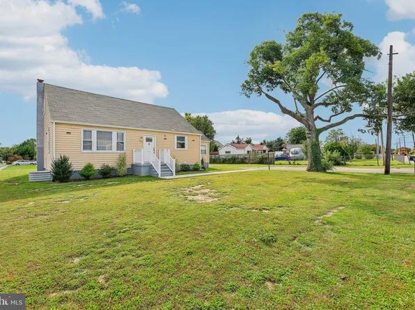 903 Hammonds Ln, Baltimore, MD 21225