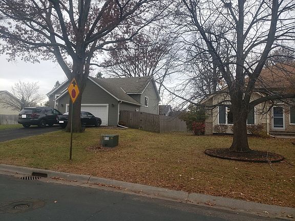 3rd image of 13334 Thrush St NW