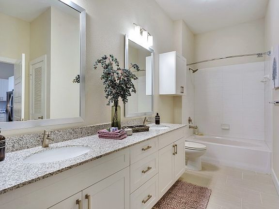 2nd image of 1521 Royal Ln APT 3301