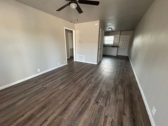 3rd image of 702-704 W Oak St #2B-1BA-778SQFT