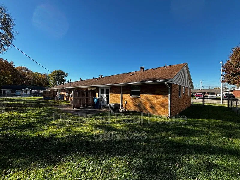2 bed, 1.0 bath, 747 sqft, $950 — Photo 3