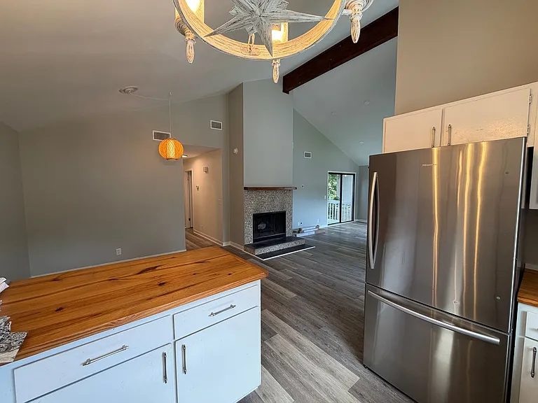 237 Georgia St — Photo 6