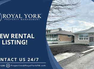 696 Holt Cres #2, Ottawa, ON K1G2Y7