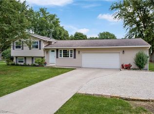 1526 Galaxy Dr, Mogadore, OH