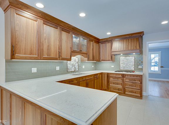 3rd image of 1641 Blackthorn Dr