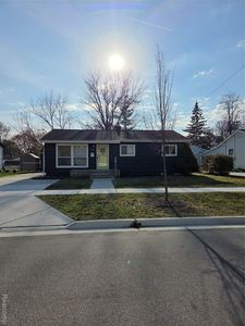 735 Elmwood Dr, Fenton, MI, 48430