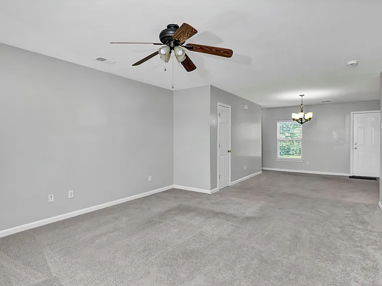 141 Wigmore Ln — Photo 6
