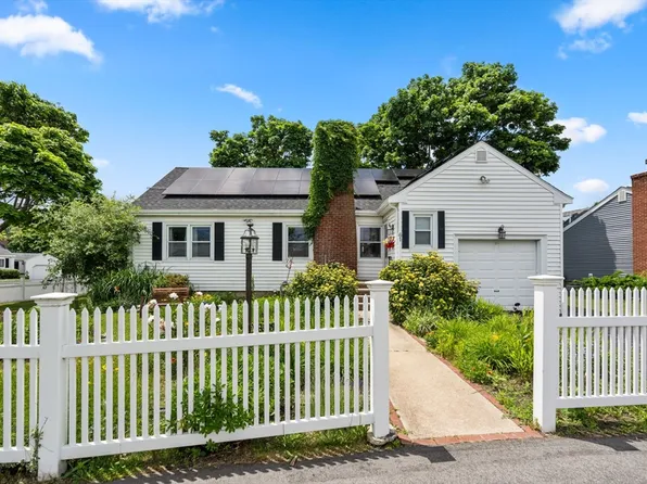 61 Princess Eve Dr, Quincy, MA 02170