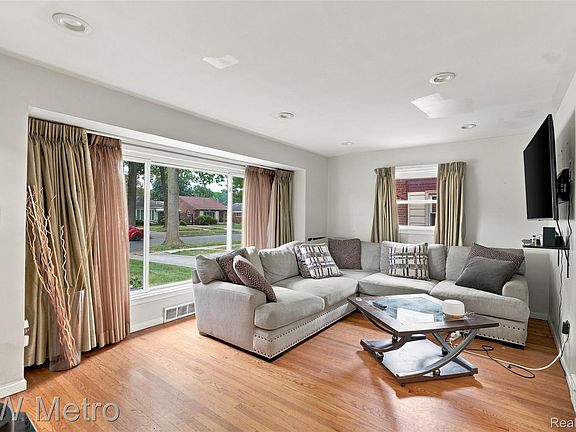 2nd image of 20245 Westmoreland Rd