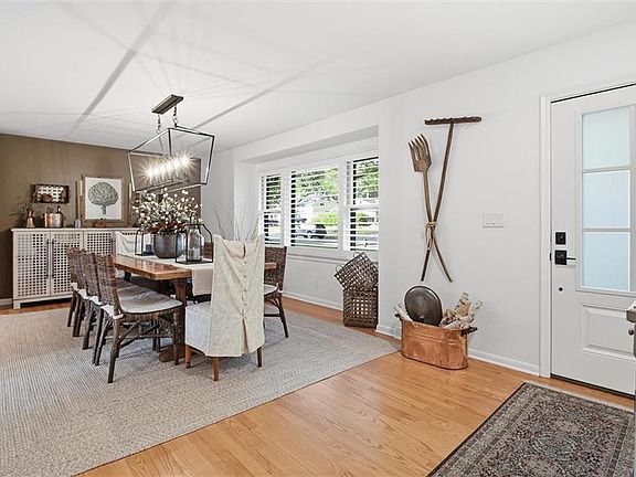 4th image of 9815 Howe Dr