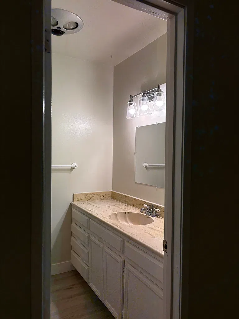 2 bed, 900 sqft, $2,800 — Photo 4
