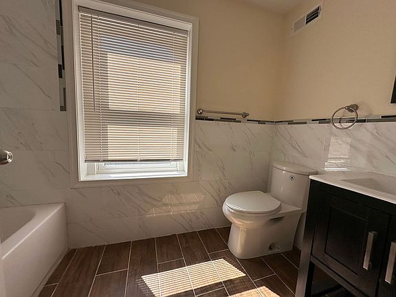 5th image of 1637 S Broad St Floor 3F