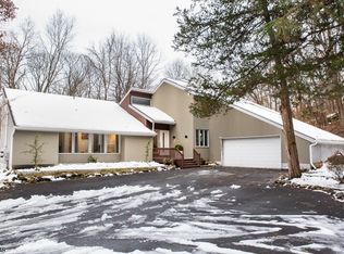 15 Cliffview Dr, Lafayette, NJ 07848