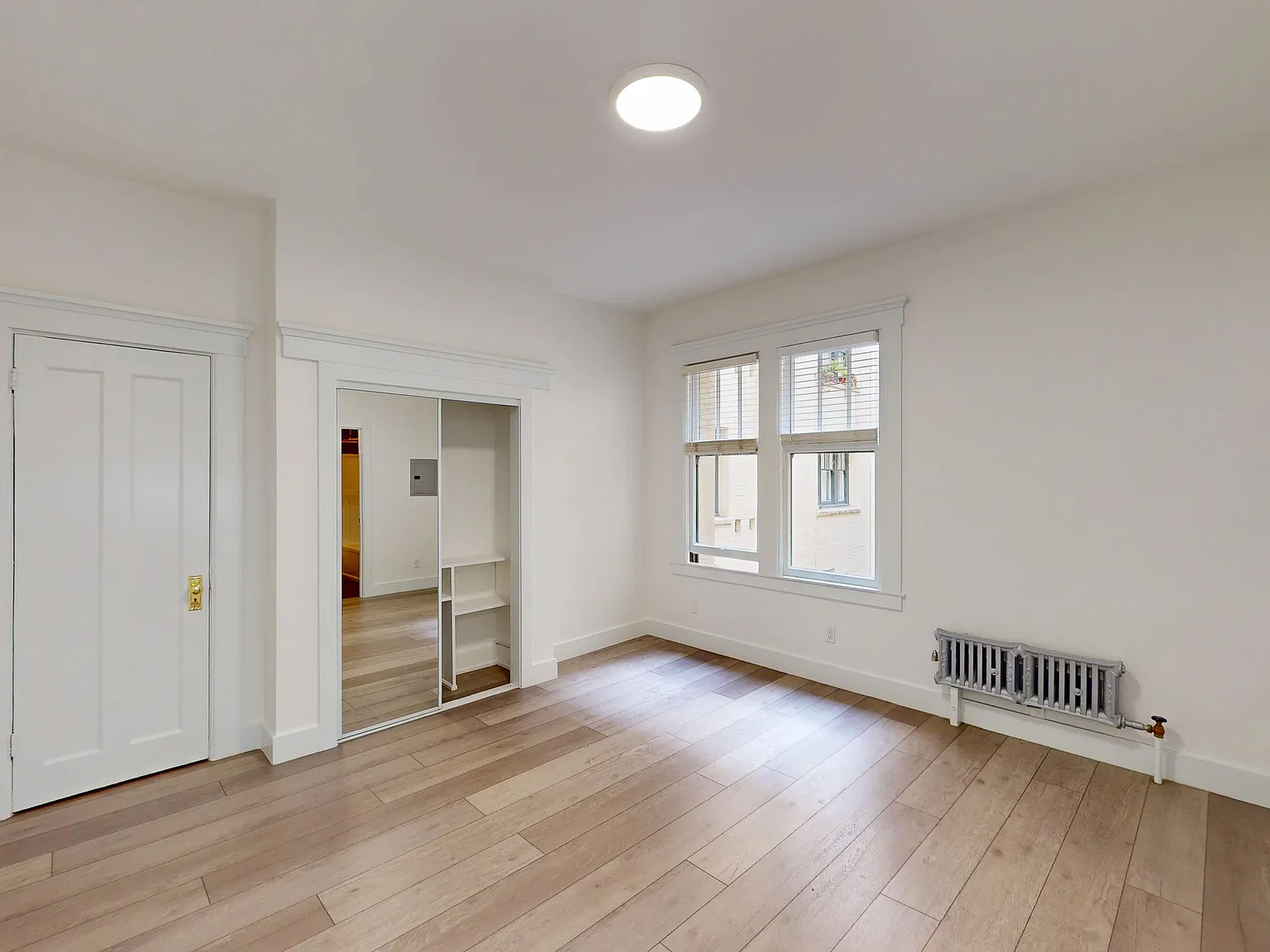 Nicely Remodeled Lower Nob Hill Studio with In-Unit Laundry & Dishwasher — Photo 3