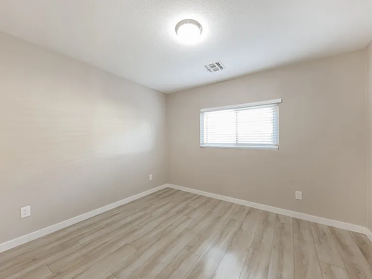 10509 W Angels Ln — Photo 14