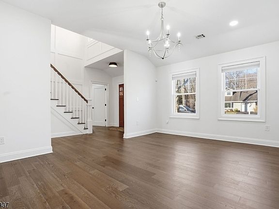 4th image of 44 Manor Rd