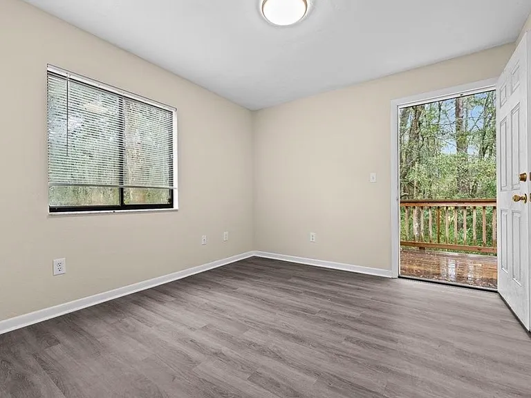 4405 SW 67th Ter — Photo 5