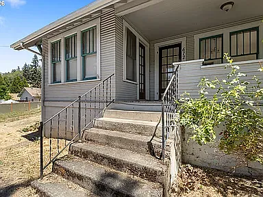612 N State St — Photo 8