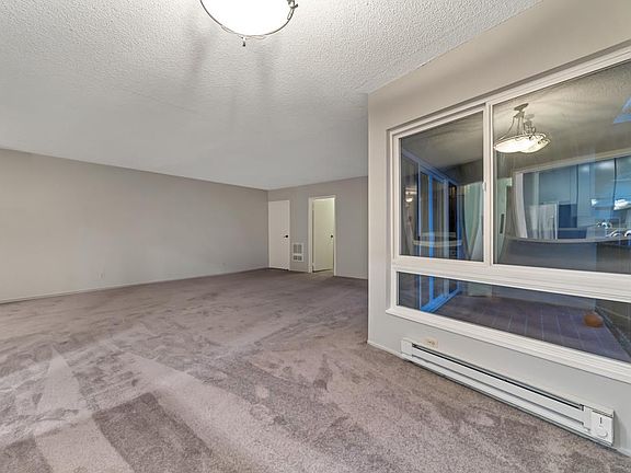 5th image of 928 Peninsula Ave APT 410