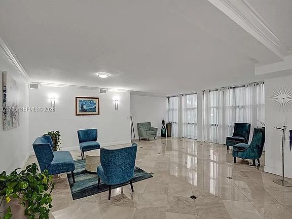 3rd image of 800 Parkview Dr APT 430