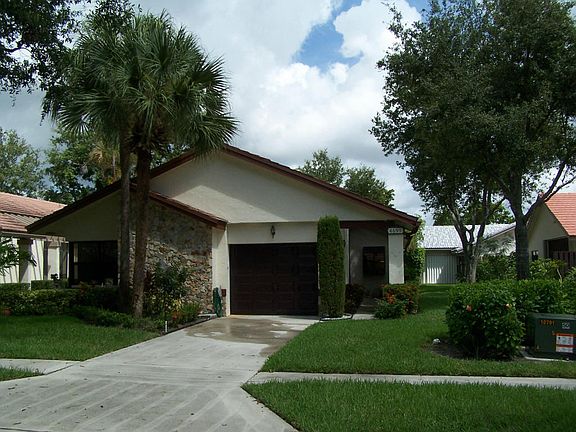 3rd image of 4699 Boxwood Cir
