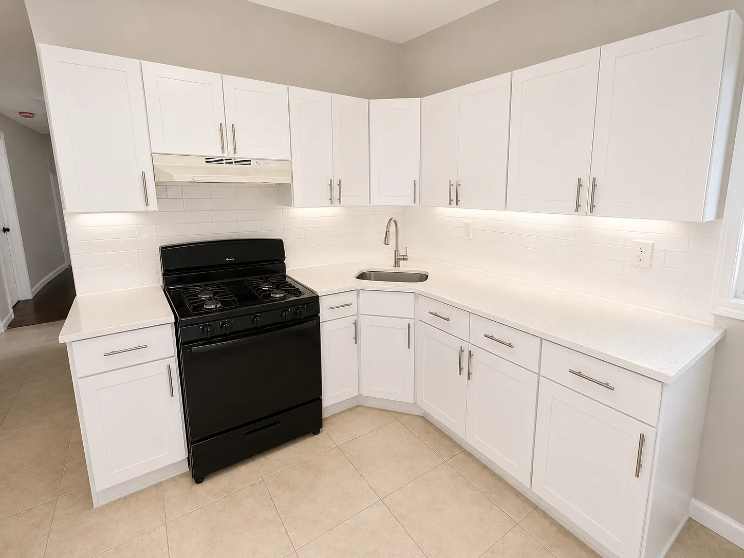 3 bed, 1200 sqft, $2,045 — Photo 2