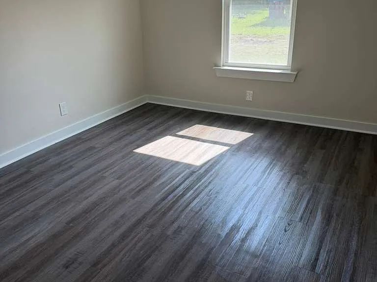 214 W Lokey Ave — Photo 5