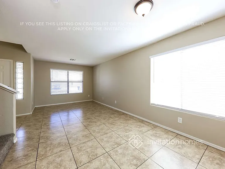 12937 W Holly St — Photo 5