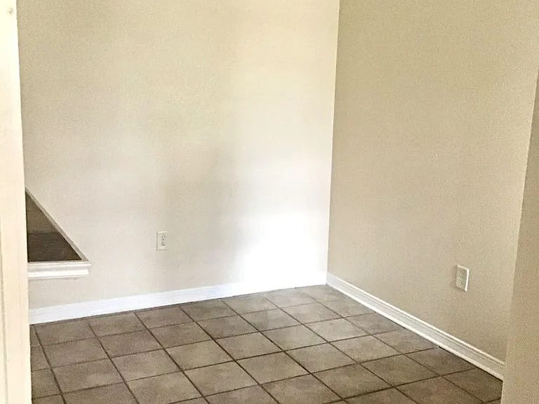 2132 Gardere Ln — Photo 2