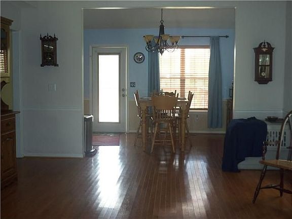 4th image of 1636 Jarratt Dr