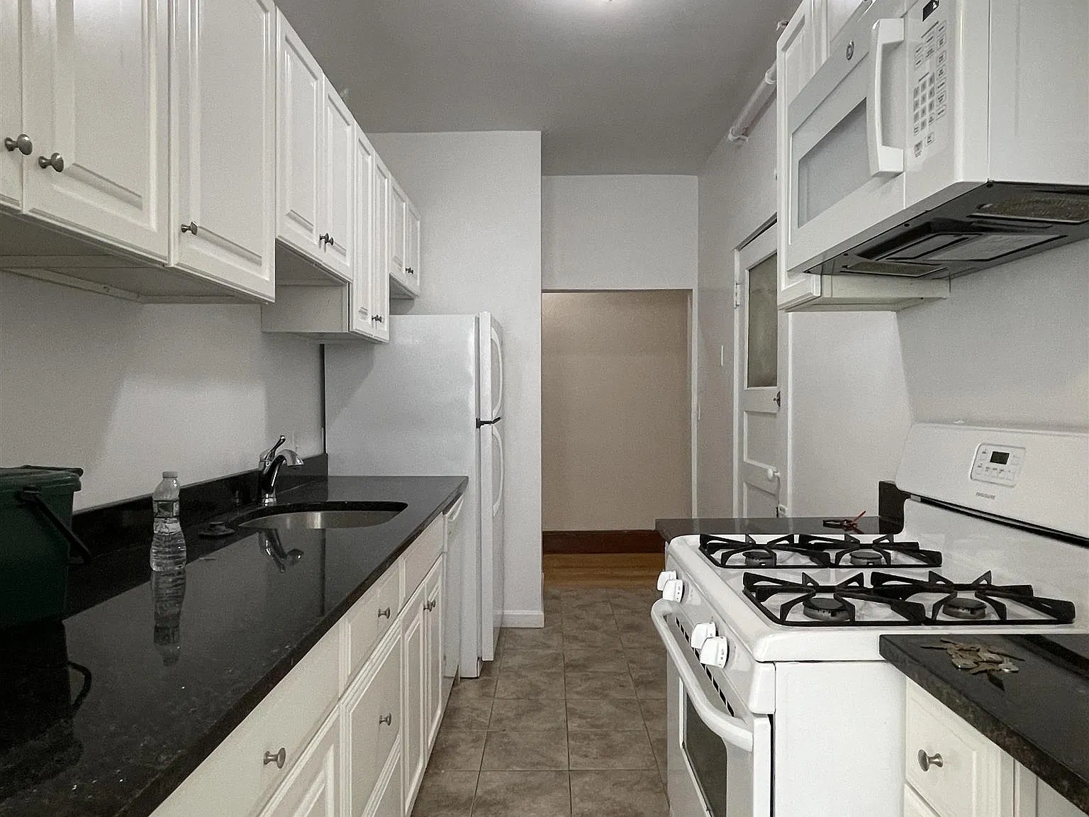 3 bed, $3,900 — Photo 3
