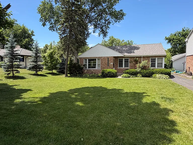 538 Mills St — Photo 1