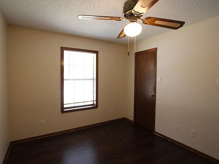 3211 S Donnybrook Ave — Photo 20