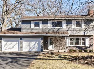 625 Myrtlewood Ln, Wheaton, IL 60187