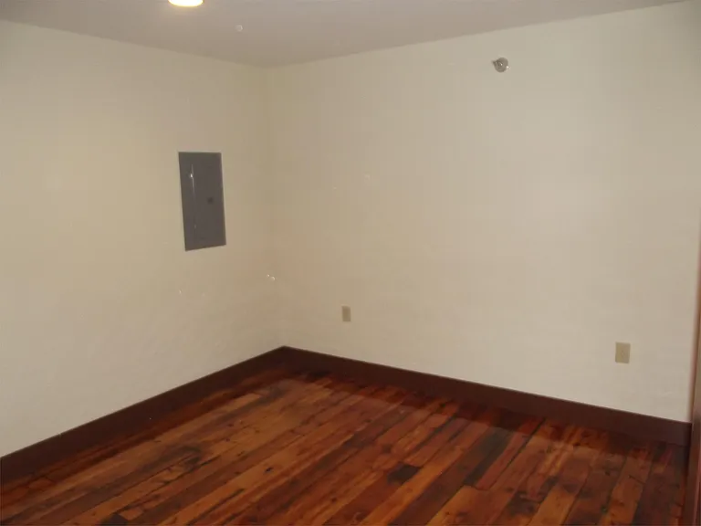 125 Inman St E — Photo 21